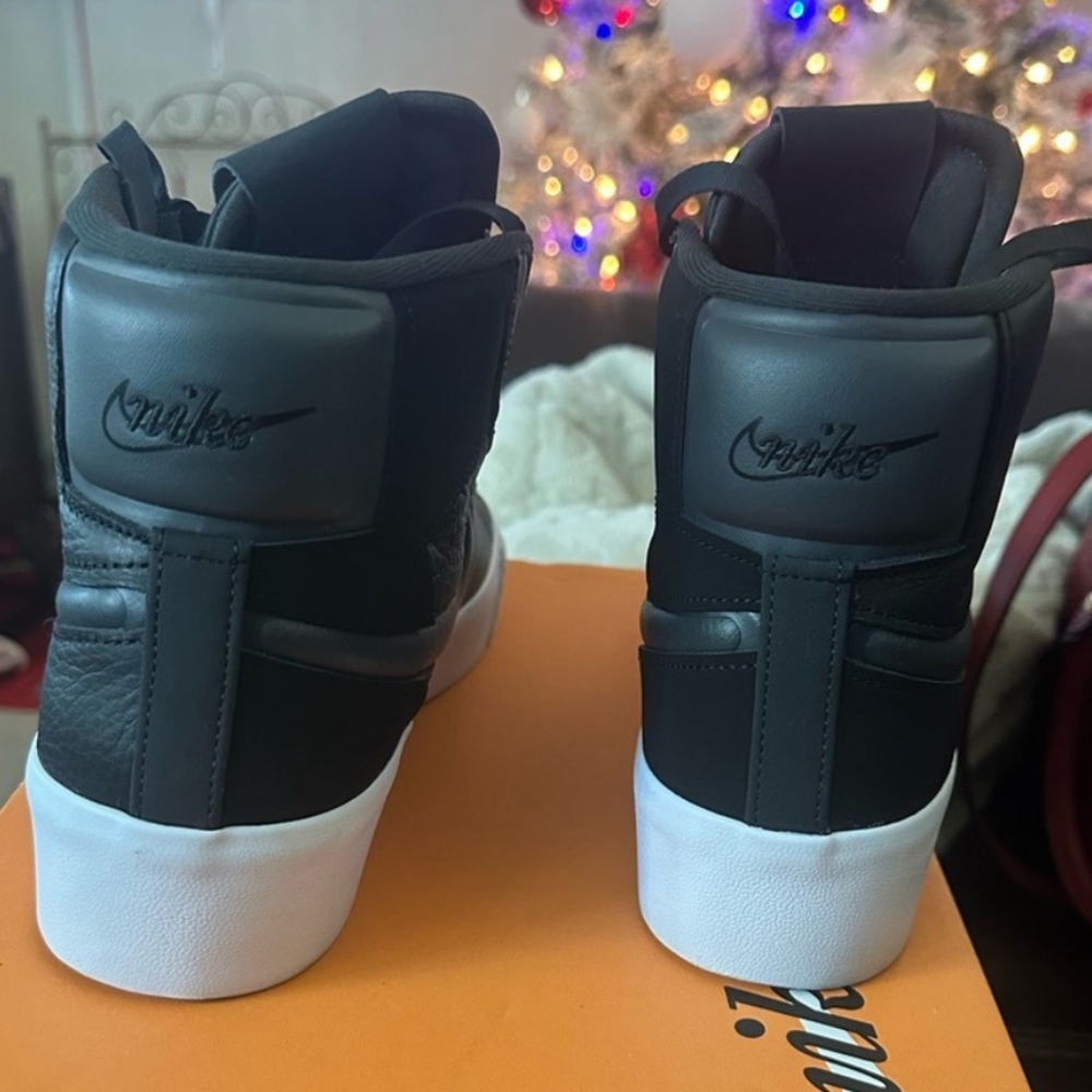 Nike - Picture 4 of 6